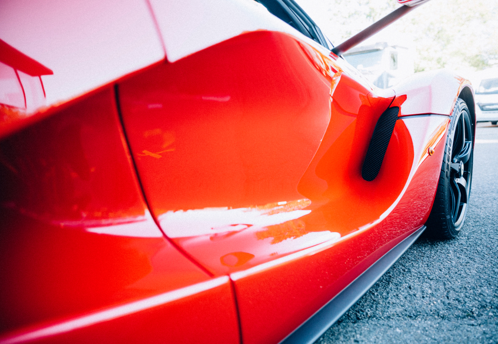Ferarri Rot Close Up Seitenansicht